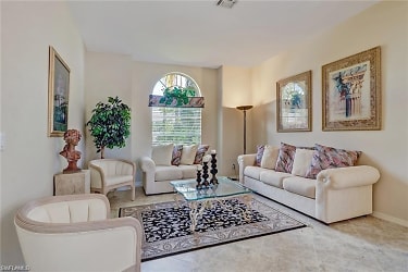 2268 Piccadilly Ct - Naples, FL