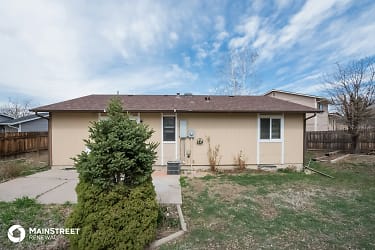 8563 Dover Ct - Arvada, CO