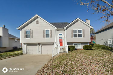 18508 E 11Th Street Ct N - Independence, MO