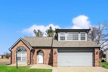 6050 Countrybrook Rd - Indianapolis, IN