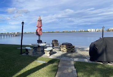 1430 S Lakeside Dr #22 - Lake Worth, FL