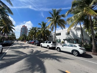 220 Collins Ave #10A - Miami Beach, FL