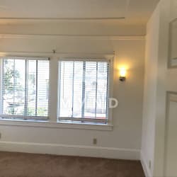1146 E 15Th St Apt B - undefined, undefined