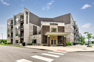SouthPointe Village Apartments - Fishers, IN