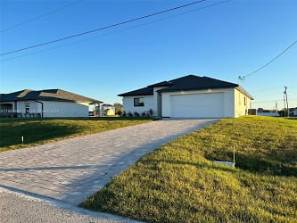 1106 NW 21st Terrace - Cape Coral, FL