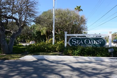 1440 Winding Oaks Cir W #A203 - Vero Beach, FL