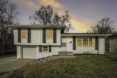 12804 E 51 St S - Independence, MO