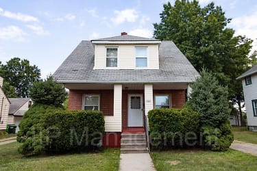 1365 Craneing Rd - Wickliffe, OH