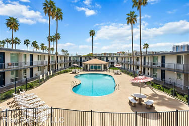Rise At The Retreat Apartments - Tempe, AZ