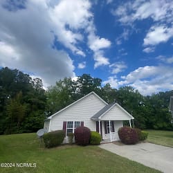 3405 Governors Ln - Greenville, NC