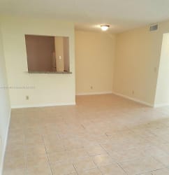 1025 Twin Lakes Dr unit 28-A - Coral Springs, FL