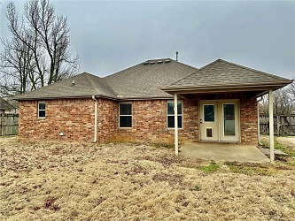 1298 S Blue Willow Ave - Fayetteville, AR