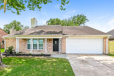 2424 Shadybend Dr - Pearland, TX