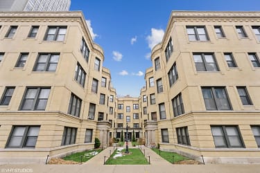 3919 N Pine Grove Ave - Chicago, IL