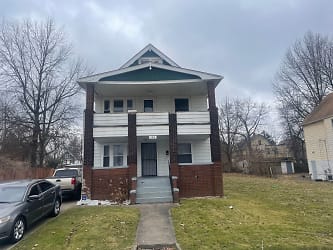 9816 Manor Ave unit Up- - Cleveland, OH