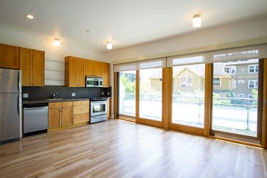 1919 NW Quimby St unit 202 - Portland, OR