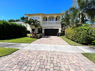 228 NW 2nd Ave - Delray Beach, FL