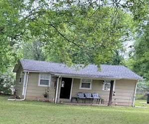 104 S Glenfield Rd - New Albany, MS