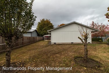 548 N 55th St - Springfield, OR