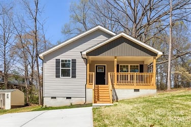 735 8th Ave Ct SE - Hickory, NC