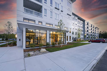 Viva Lakeshore Apartments - Bridgewater, MA