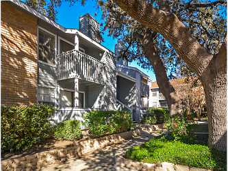 Stoneleigh Apartments - San Antonio, TX