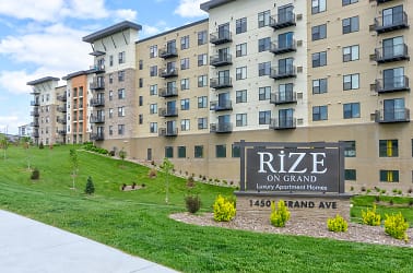 Ri Ze On Grand Apartments - Burnsville, MN