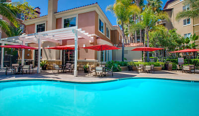 Villas At Park La Brea Apartments - Los Angeles, CA