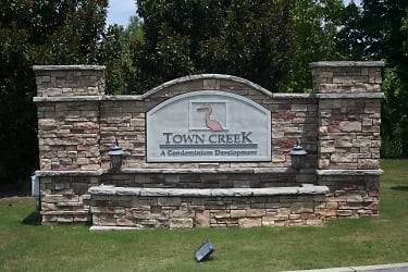 1309 Town Creek Cir - Greensboro, GA
