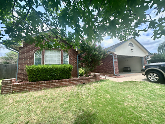 249 Waterfront Dr - Norman, OK