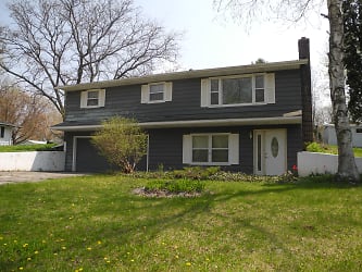 618 Central Ave - Deerfield, WI