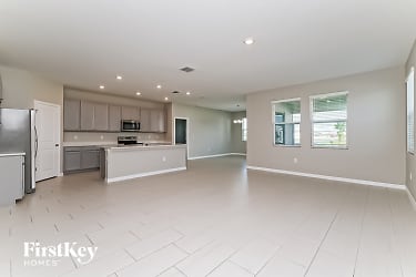 11836 Clare Hill Ave - Riverview, FL