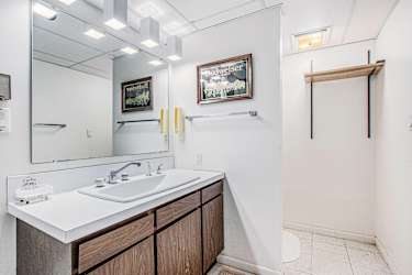 5015 Anderfind Dr - Ludington, MI