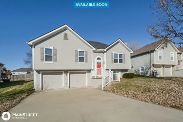 18508 E 11th St S - Independence, MO