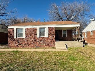 525 E Boeing Dr - Midwest City, OK