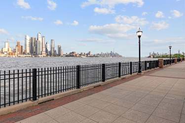 38 Oxford Landing - Weehawken, NJ