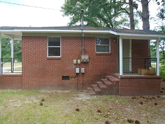 318 Old Shaw Rd - Fayetteville, NC