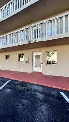 3751 S School Ave unit 10 - Sarasota, FL