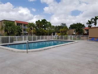 4800 NW 79th Ave #304 - Doral, FL