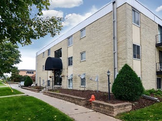 Mile Manor Apartments - Rochester, MN