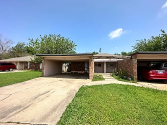 907 NW 28th St - Moore, OK