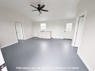 1926 Abbott Ave unit 1 - Hillsboro, TX