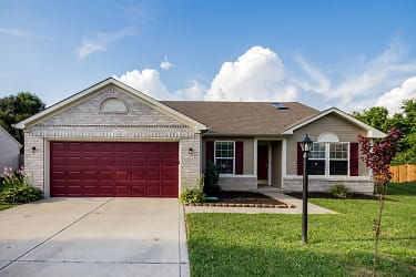 1078 Country Meadow Ct - Franklin, IN