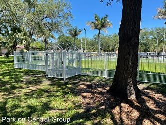 Newly Renovated Park On Central Apartments - Kissimmee, FL