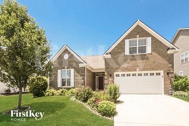 1424 Tuscany Dr - Greenwood, IN