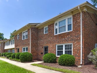Forest Hills-NC Apartments - Wilmington, NC