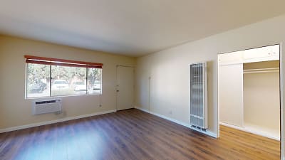 908 E Chevy Chase Dr - Glendale, CA