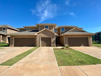 749 SW 14th St - Moore, OK
