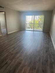 2580 E Tahquitz Canyon Way unit 307 - Palm Springs, CA