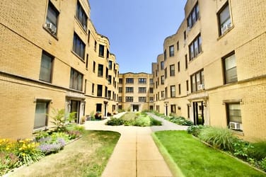3823 N Greenview Ave - Chicago, IL